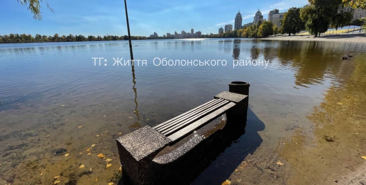  Так сейчас выглядит Днепр в Киеве на Оболони после того, как в реке поднялся уровень воды