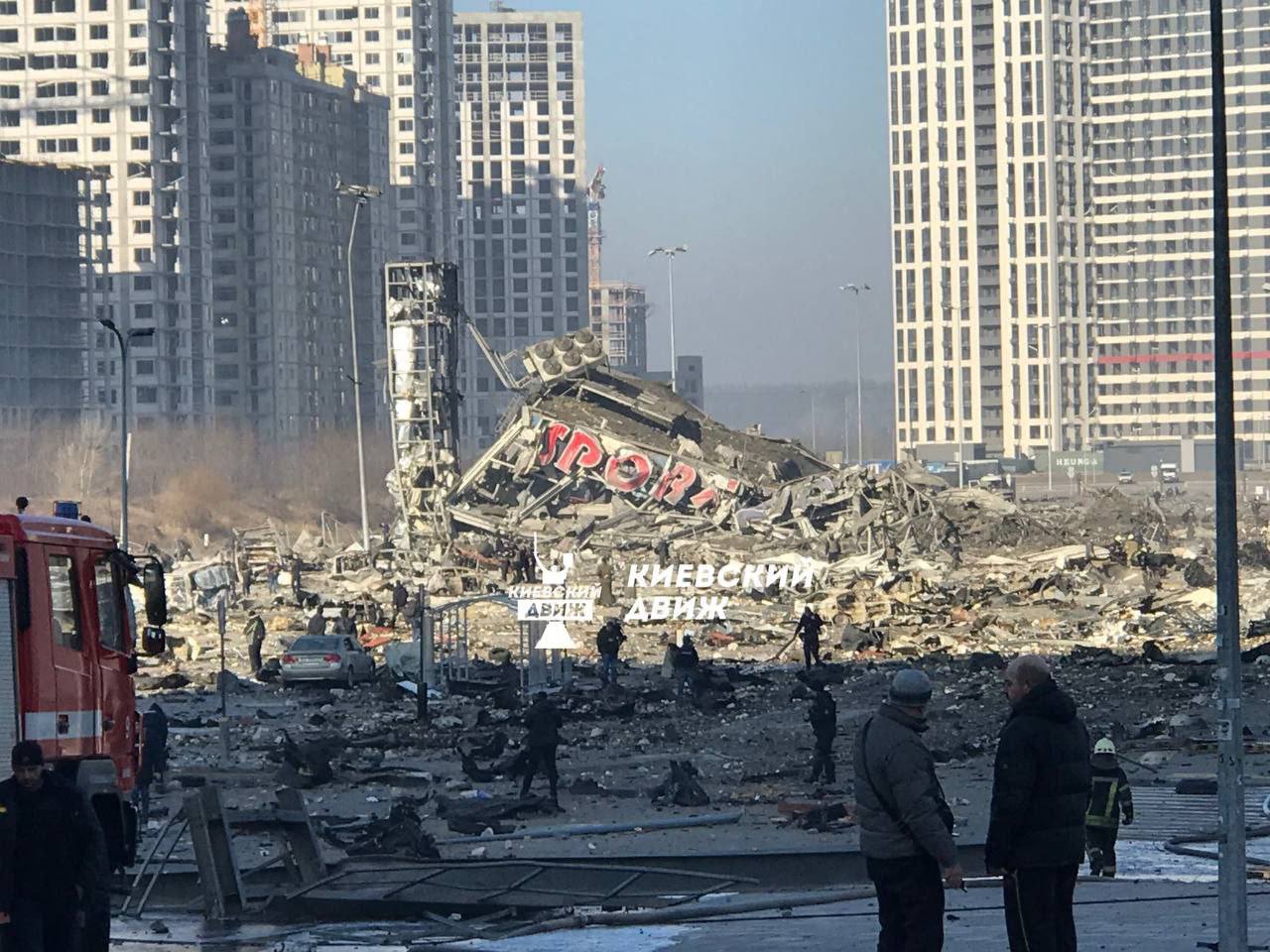 Киев - фото последствий удара по торговому центру в подольском районе