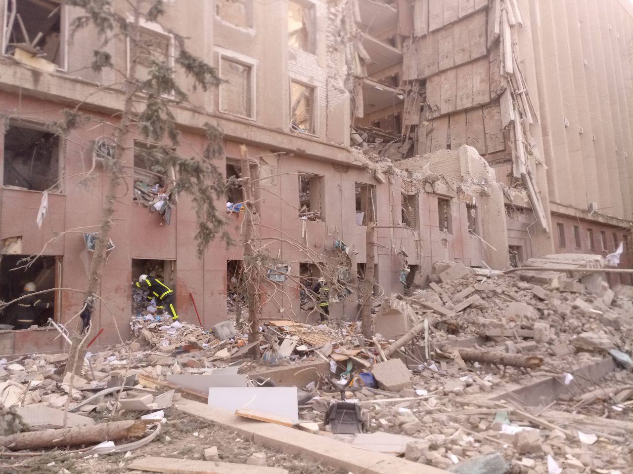 фото по ликвидации последствий ракетного удара по зданию николаевской ОГА