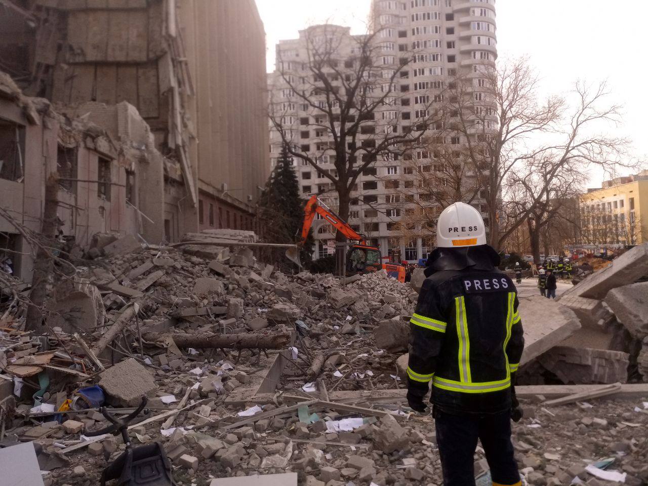 фото по ликвидации последствий ракетного удара по зданию николаевской ОГА