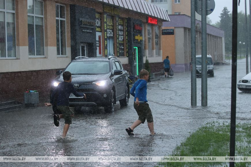 В Гродно ливни затопили улицы