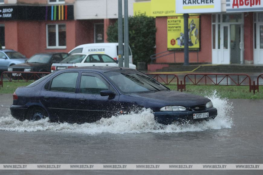 В Гродно ливни затопили улицы