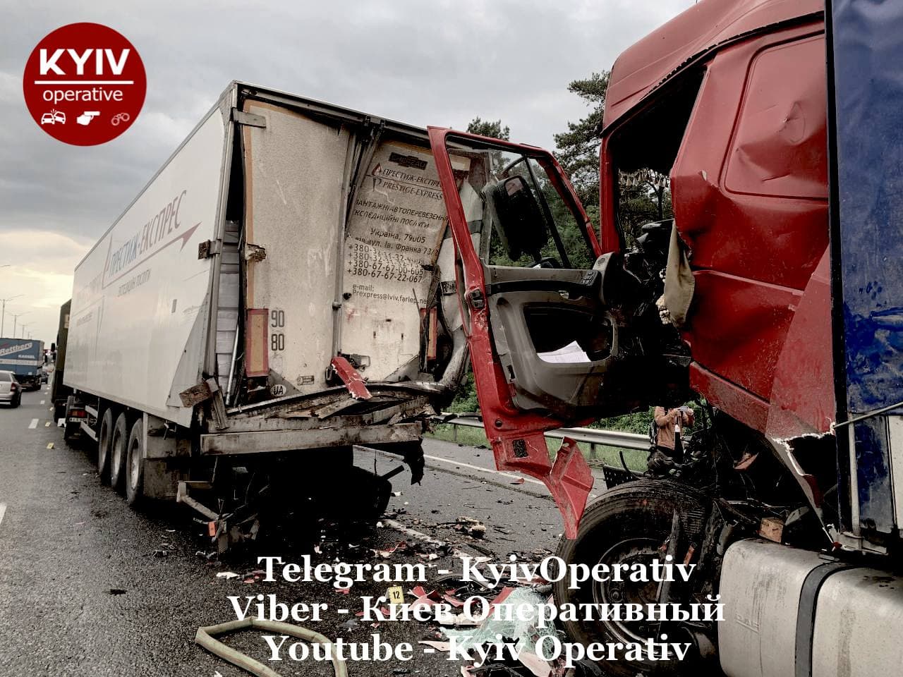 Шесть грузовиков столкнулись при въезде в Киев по Бориспольской трассе