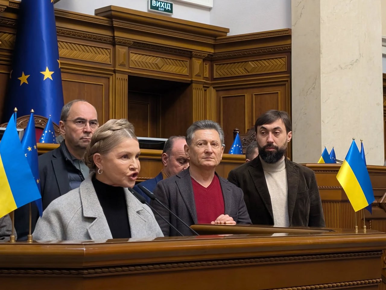 Тимошенко міцно спирається на свою фракцію