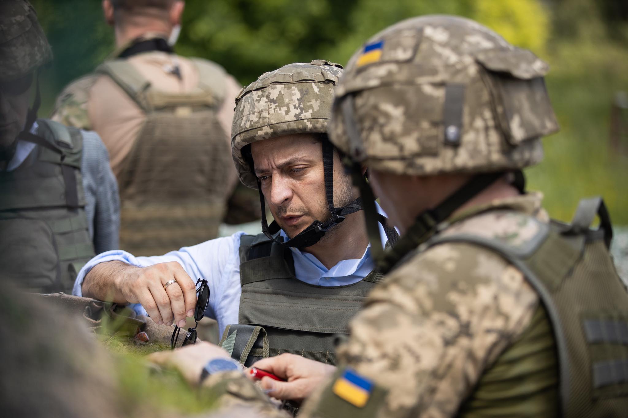 Президент Украины Владимир Зеленский побывал на передовой в зоне ООС на  Донбассе Фото