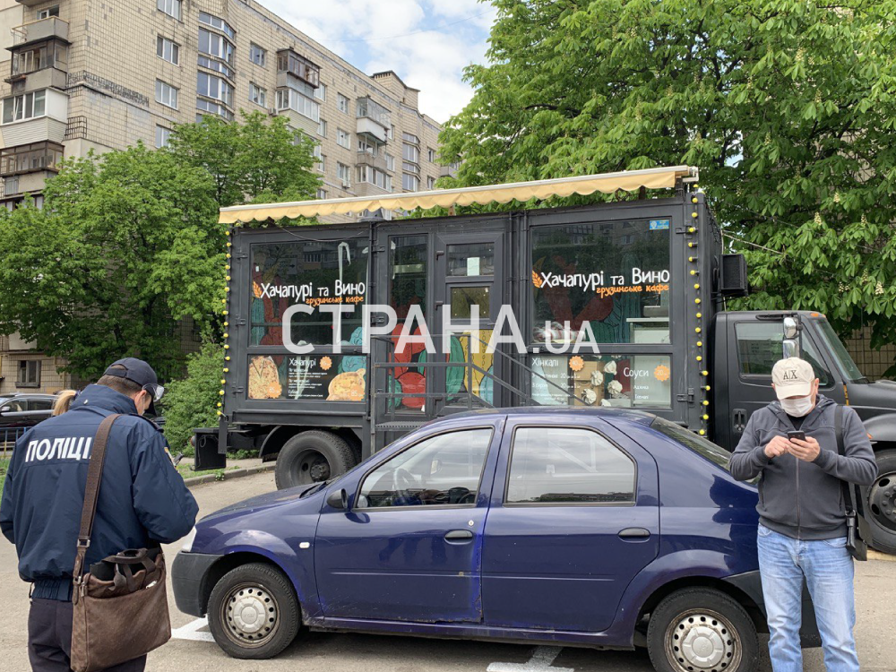 Стычка предпринимателя и власти в Киеве. Фото Страна
