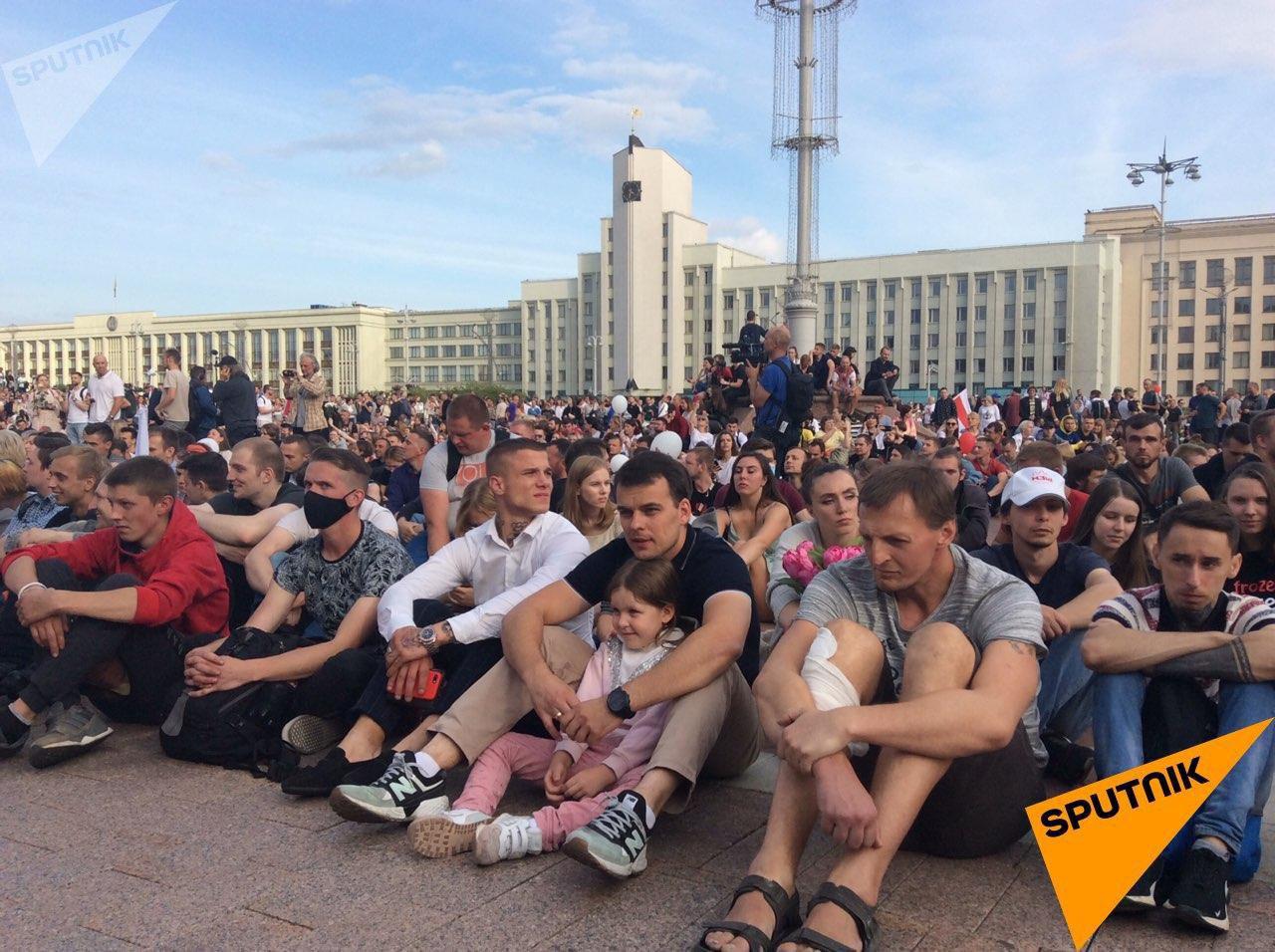 Минск площадь Независимости митинг