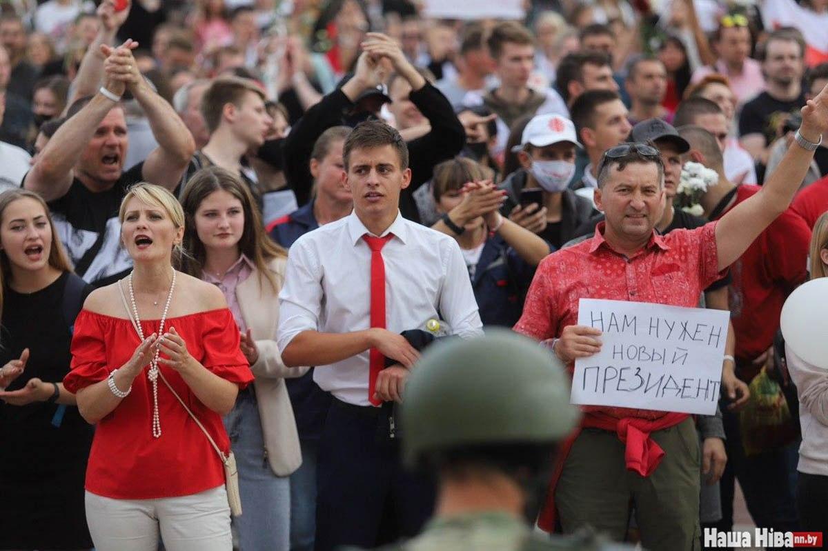Площадь Независимости в Минске 13 августа