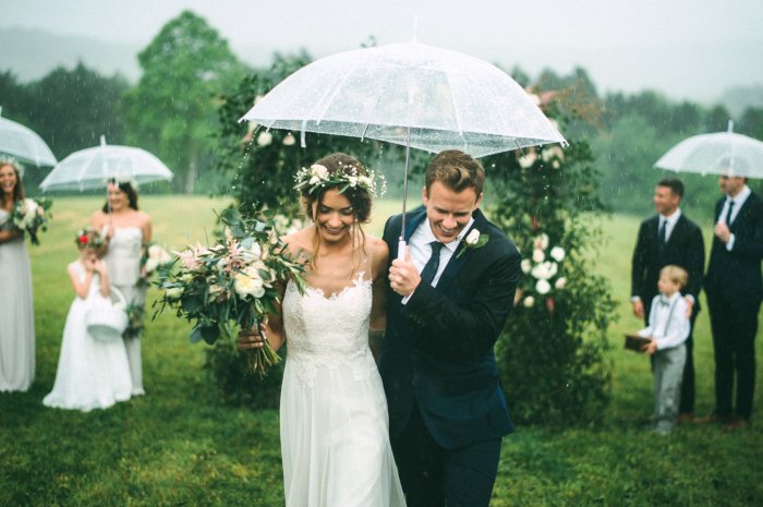 дождь на свадьбе, фото svadbagolik.ru