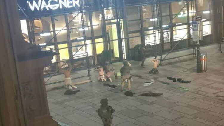 Задержание четверых террористов в Вене. Фото: twitter.com/FifthAnemone