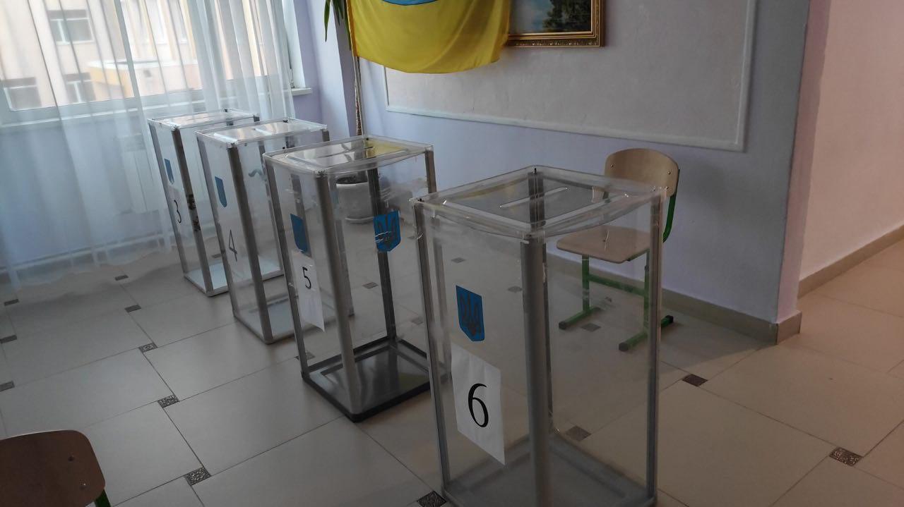 избирательные урны в Киеве