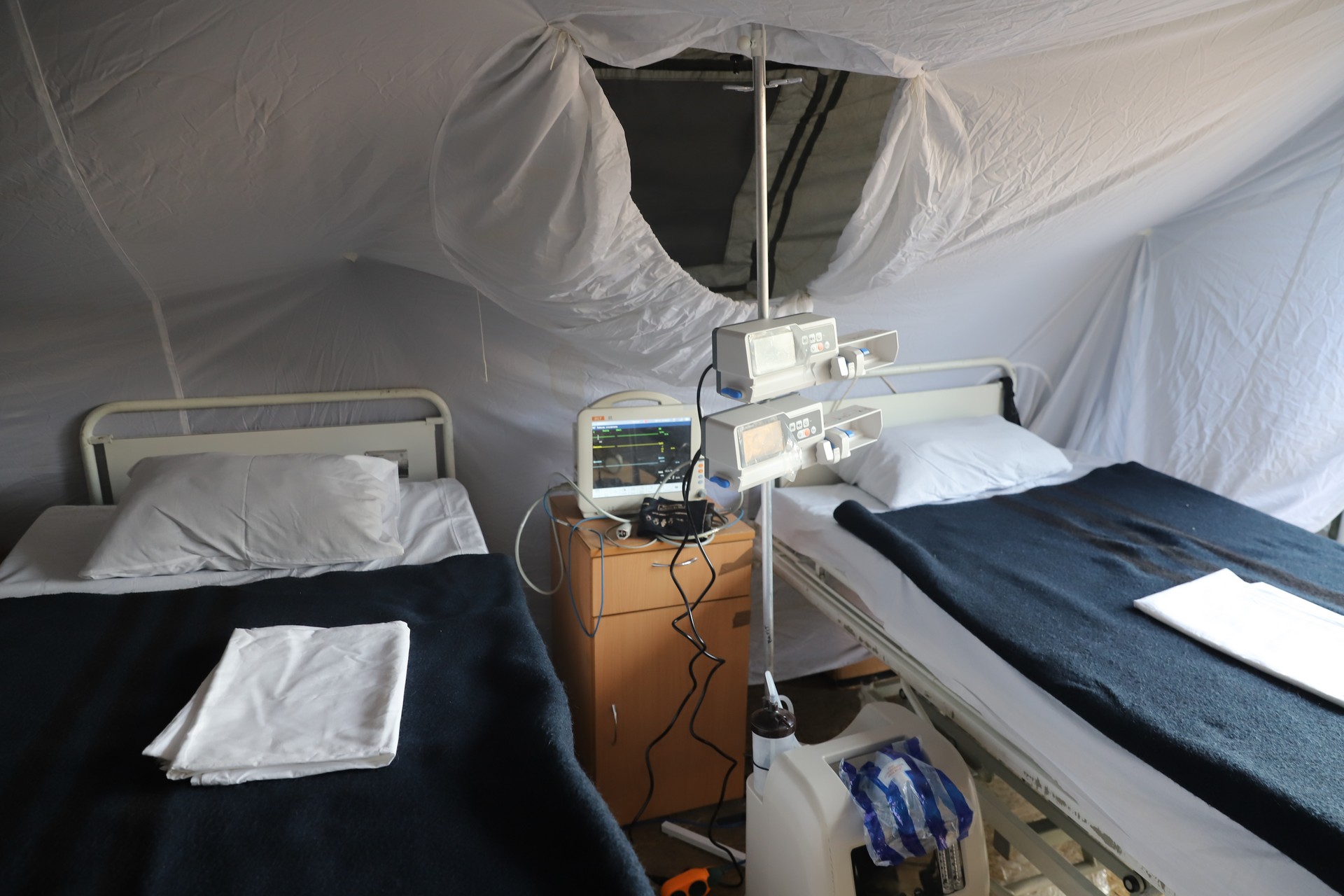 под Киевом показали палатки мобильного госпиталя Госпогранслужбы