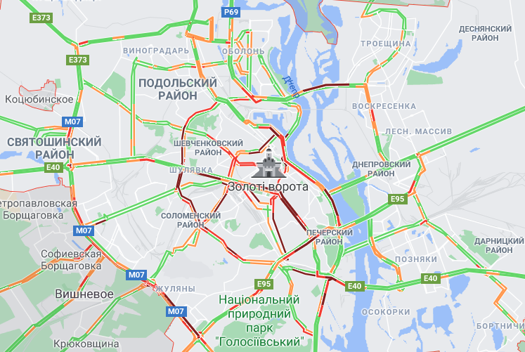 в центре Киева образовались пробки на дорогах