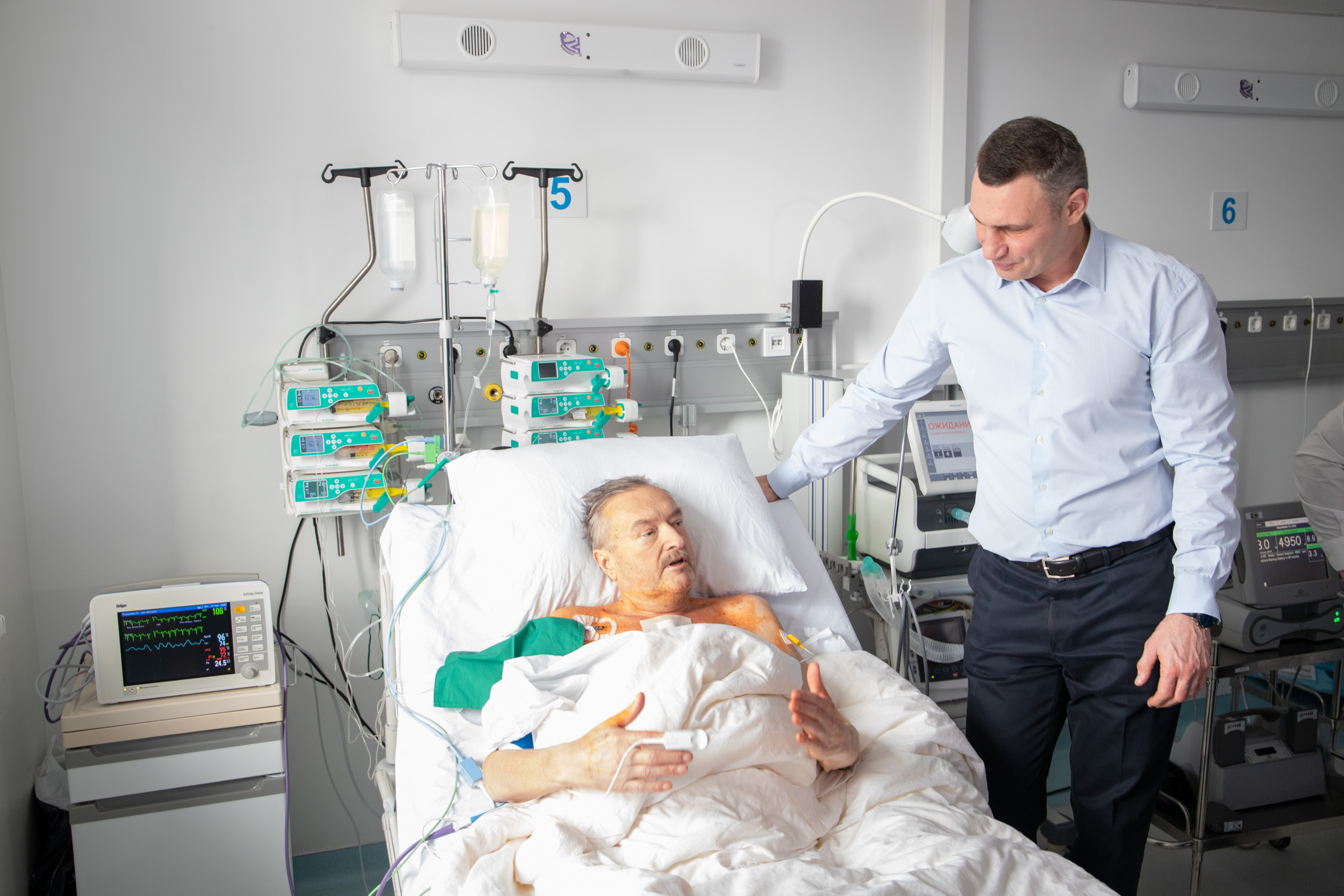 пациент, которому имплантировали механическое сердце и мэр Киева Виталий Кличко
