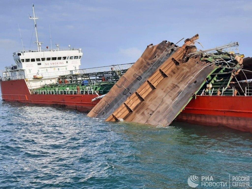в Азовском море взорвался танкер