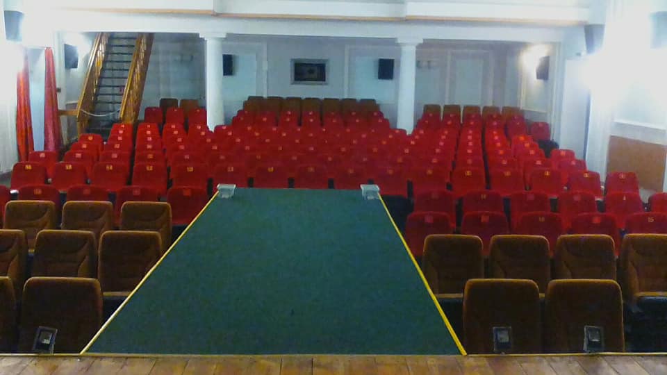 В Днепропетровской области на сеансы украинских фильмов никто не пришел. Скриншот Фейсбук-страницы Антона Гончарова