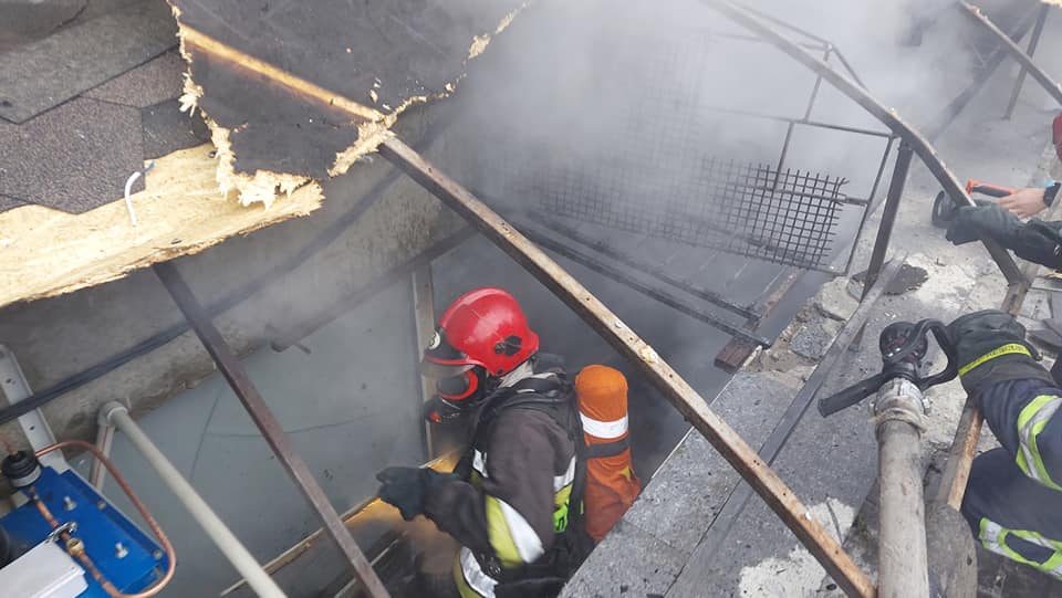 Пожар в ТРЦ Арена в Ровно. Фото: ГСЧС