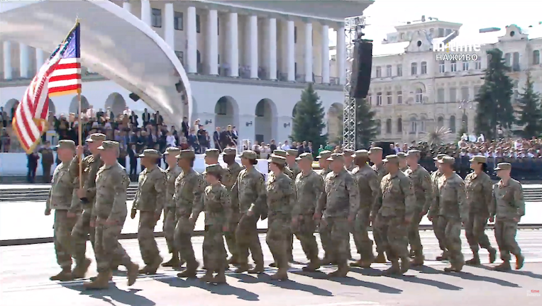 военные США парад на Крещатике 