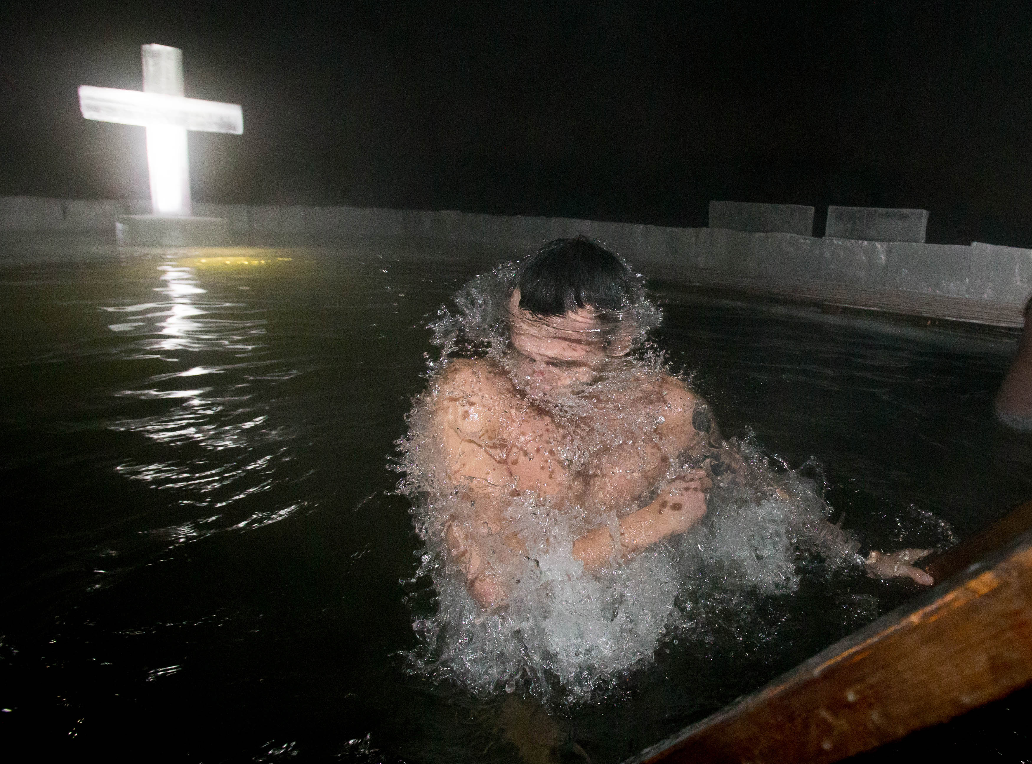 купание в проруби на Крещение