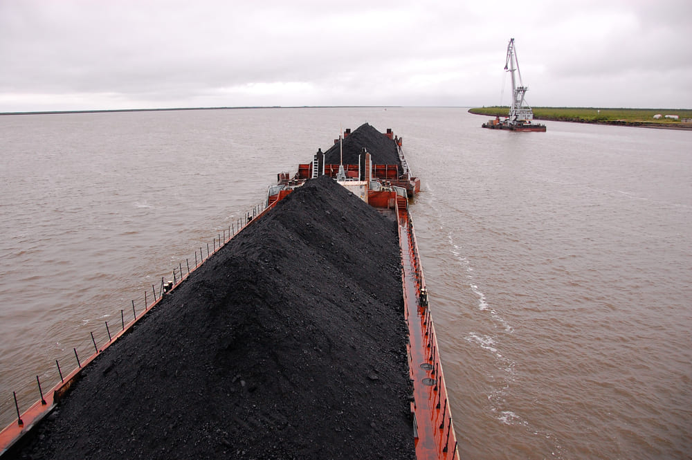 Угля с кораблей хватит от силы на месяц