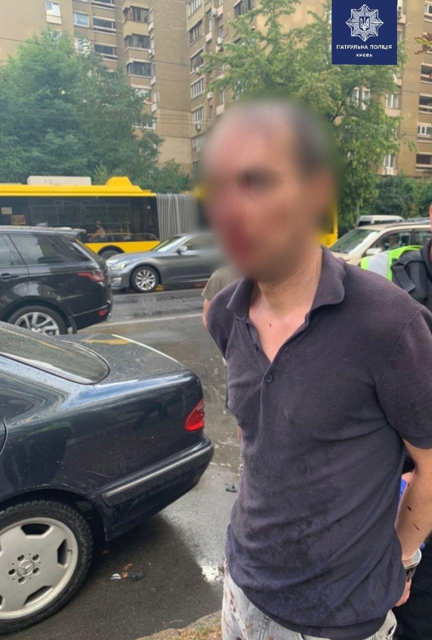 в Киеве пьяный водитель разбил 5 машин