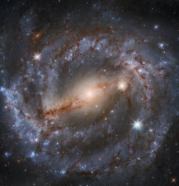 Hubble показал галактику после взрыва сверхновой звезды. Фото: spacetelescope.org