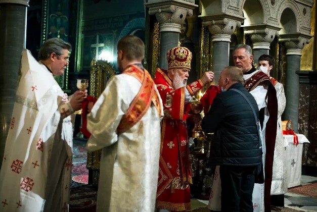 Патриарх Филарет во Владимирском соборе. Фото: Сергей Моргунов / "Бабель"