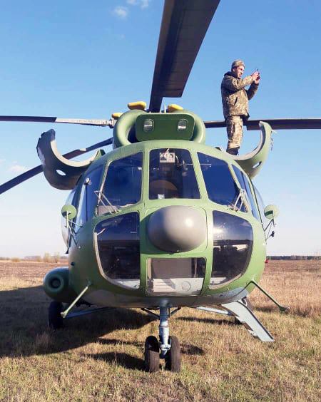 Вертолет ВСУ совершил вынужденную посадку в поле на одном двигателе. Фото: Facebook / Пресс-служба Генерального штаба Вооруженных сил Украины