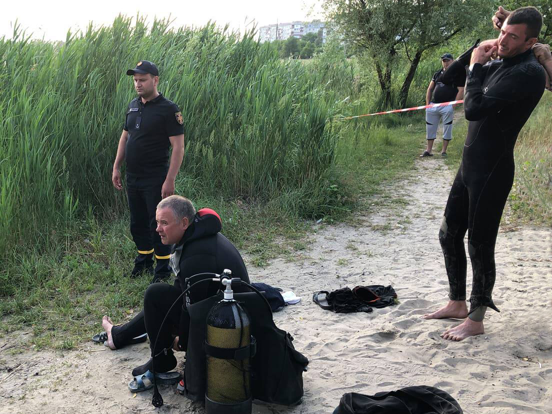 В Северодонецке отец взял сына с собой на озеро и утонул вместе с ним. Фото: ГСЧС