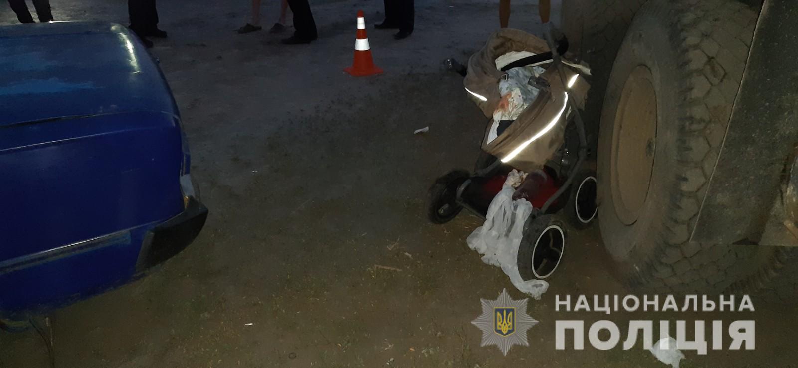 В Харькове водитель задавил новорожденную девочку в коляске. Фото: Нацполиция