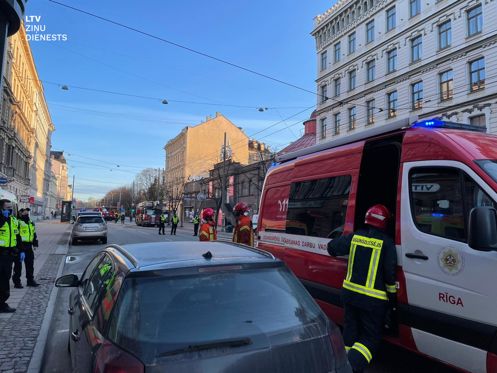 В центре Риги вспыхнул хостел, погибли восемь человек