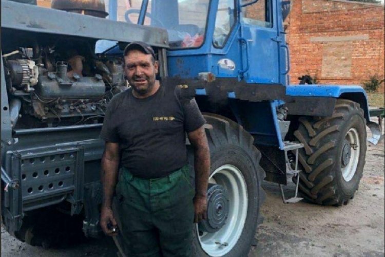 В Харьковской области тракторист спас от пожара десятки домов. Аваков наградил его медалью. Фото: ВЕХА