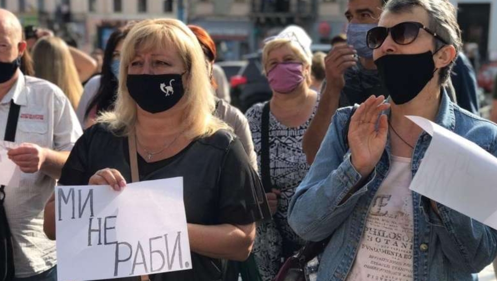 В Черновцах 25 августа проходит акция протеста против попадания города в красную зону. Фото: АСС