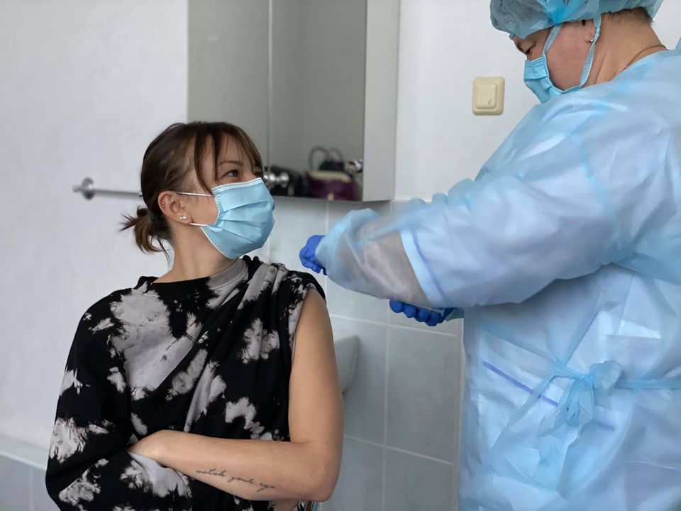 Анастасия Топольская сделала прививку от коронавируса. Фото: Facebook