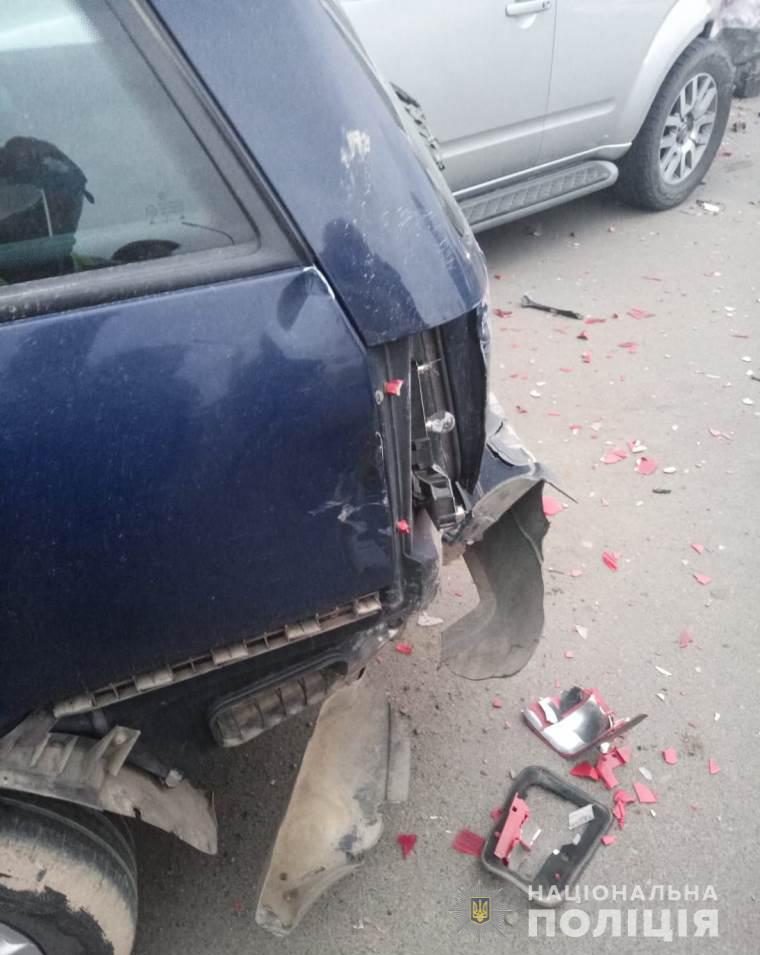 В Одесской области 17-летний парень без разрешения взял машину у матери и протаранил шесть авто