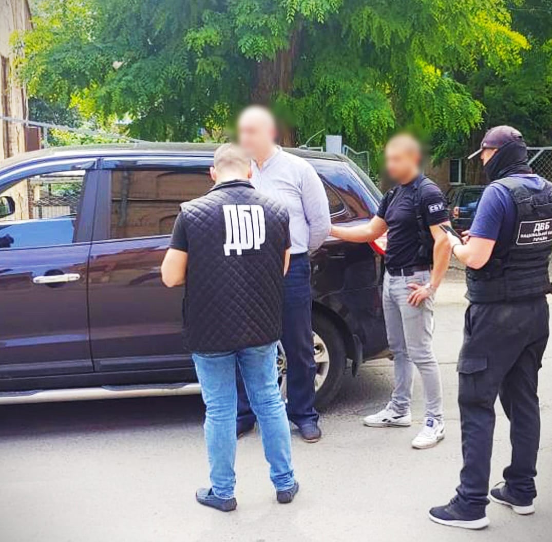 На Буковине замначальника городской полиции обложил наркозависомого данью