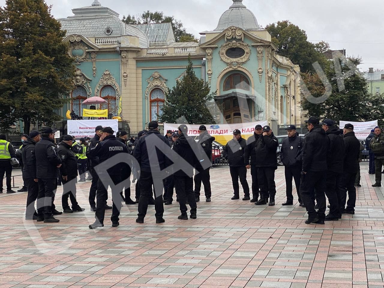 в Киеве возле здания Верховной Рады запланированы протесты. Фото: "Страна"