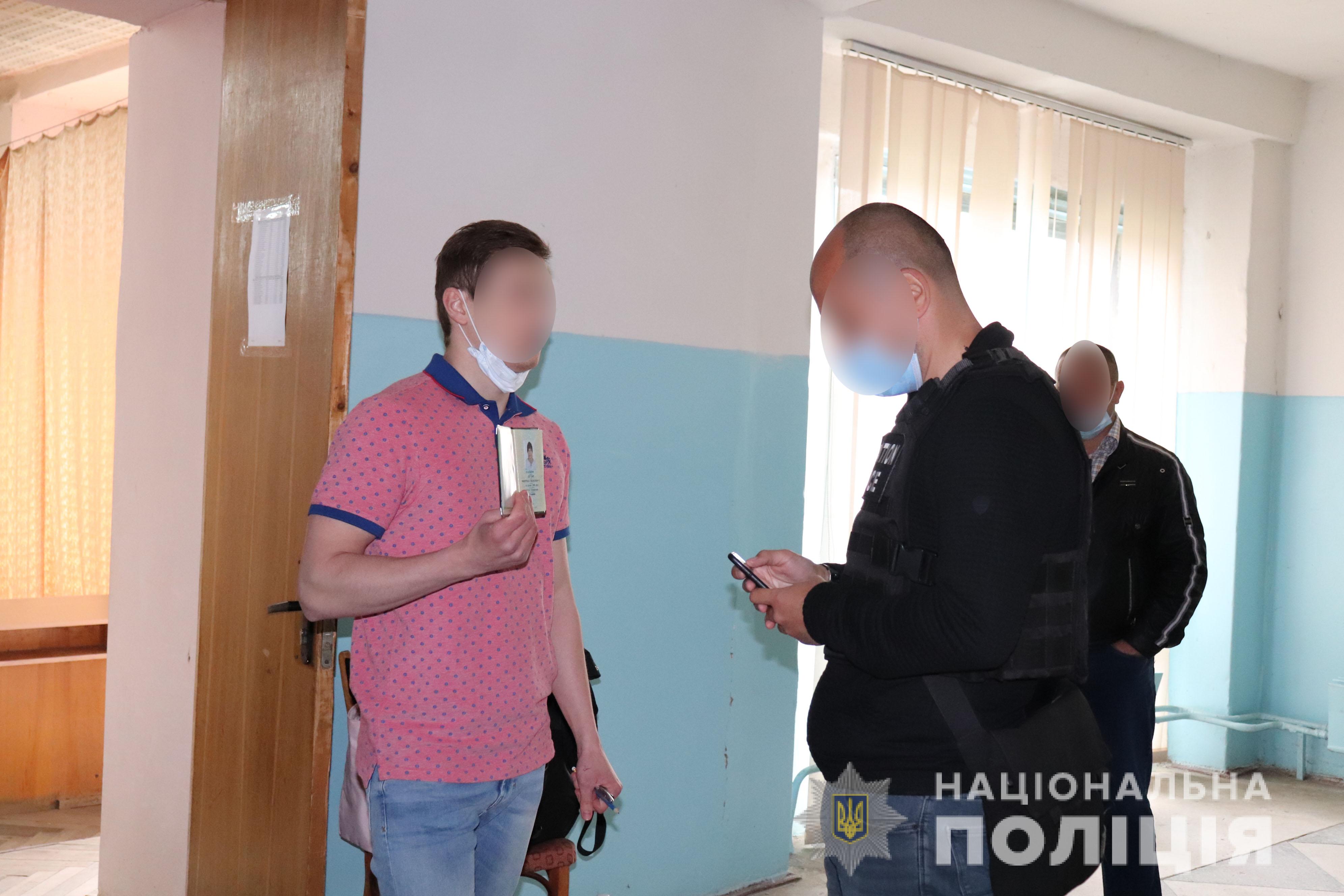 В Ужгороде 20 студентов-медиков поймали на махинациях. Вместо них экзамен они сдавали другие люди