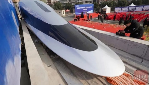В Китае показали прототип поезда на магнитной подушке. Фото: Синьхуя Новости