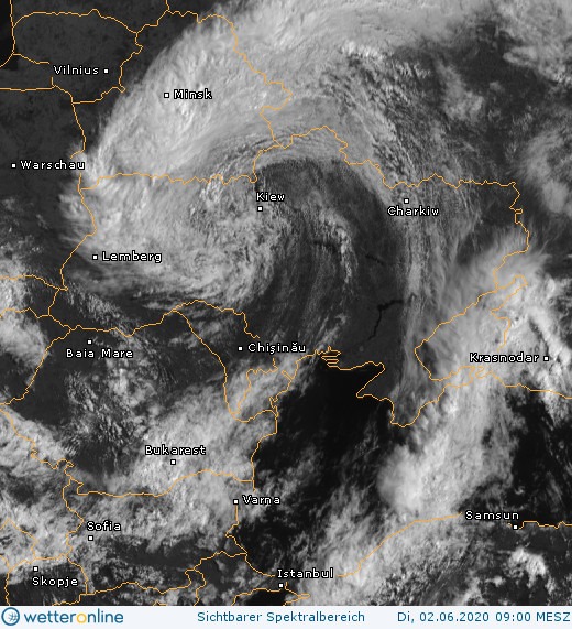 Синоптик опубликовала фото циклона, который завис над Украиной