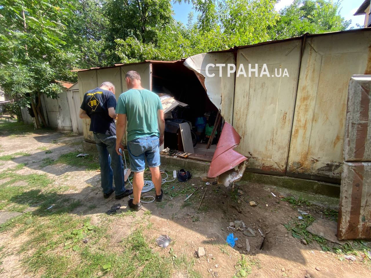 Гаражи в Шевченковском районе Киева, пострадавшие из-за ночной атаки
