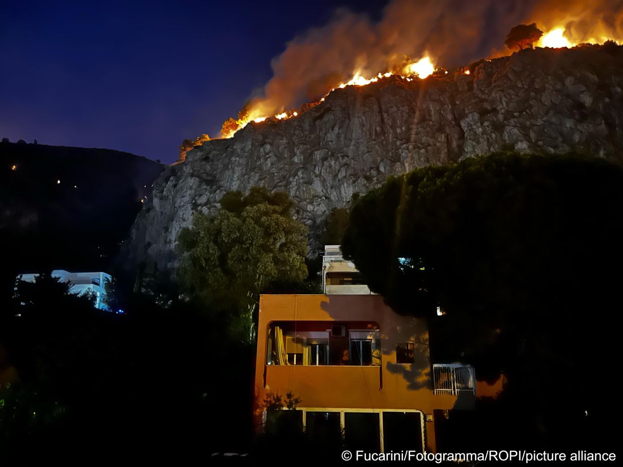 На Сицилии горят леса