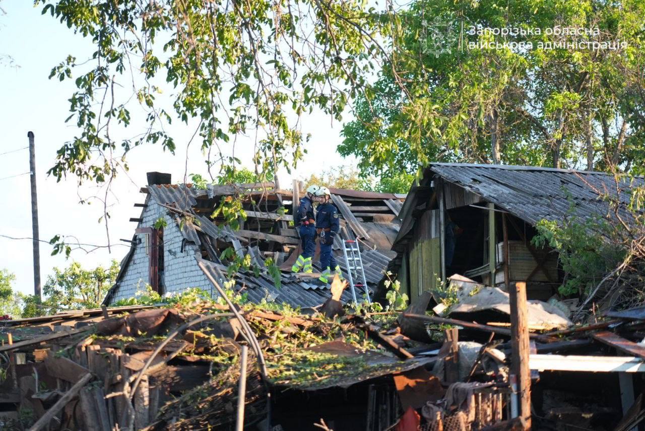 Фото (4) последствий удара РФ по Запорожью. Источник – ОВА
