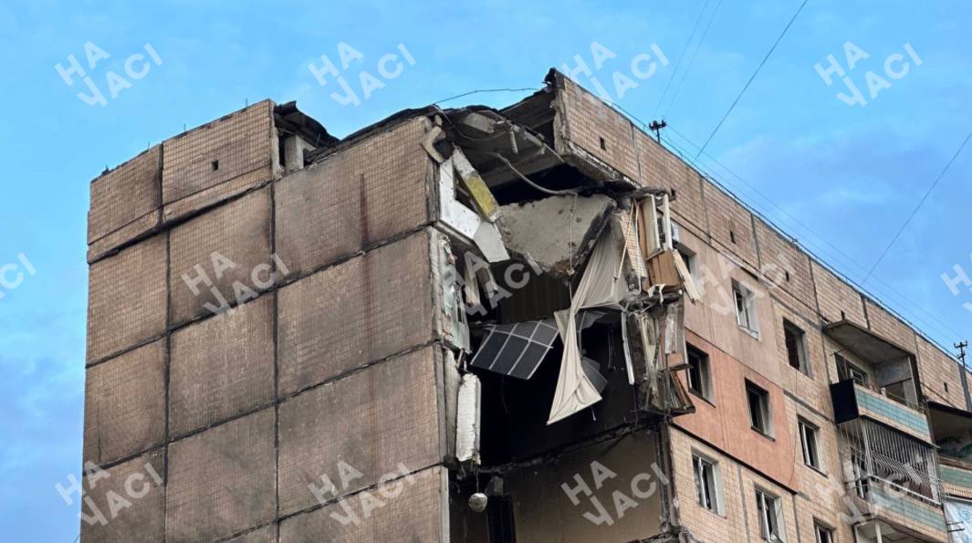 Обвал будинку після російської ракети. Фото - 
