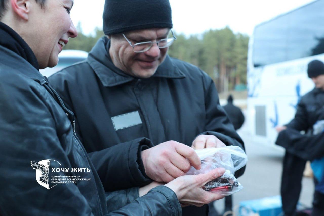 Фото осовбождённых из Беларуси заключённых. Источник - "Хочу жить"