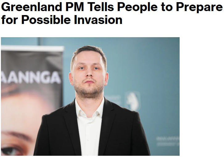 Снимок заголовка на bloomberg.com - население Гренландии призвали быть готовыми к вторжению США