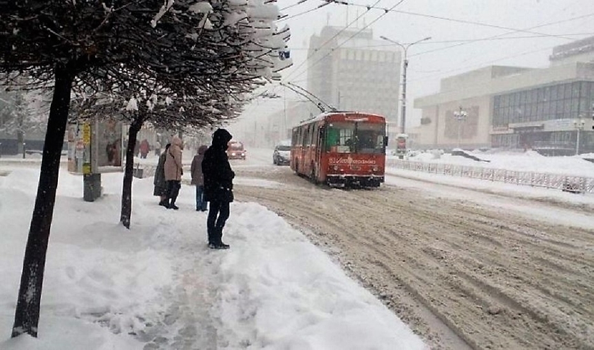 Несмотря на заносы, в городе работал электротранспорт