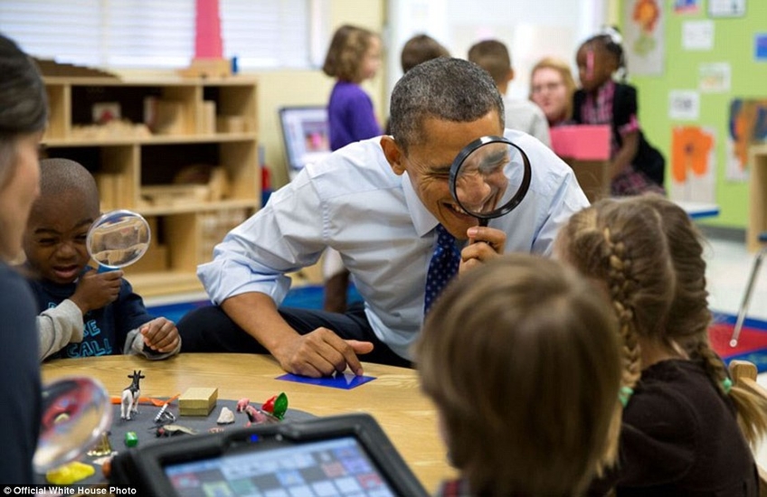 Во время посещения детского сада
Фото: @Pete Souza